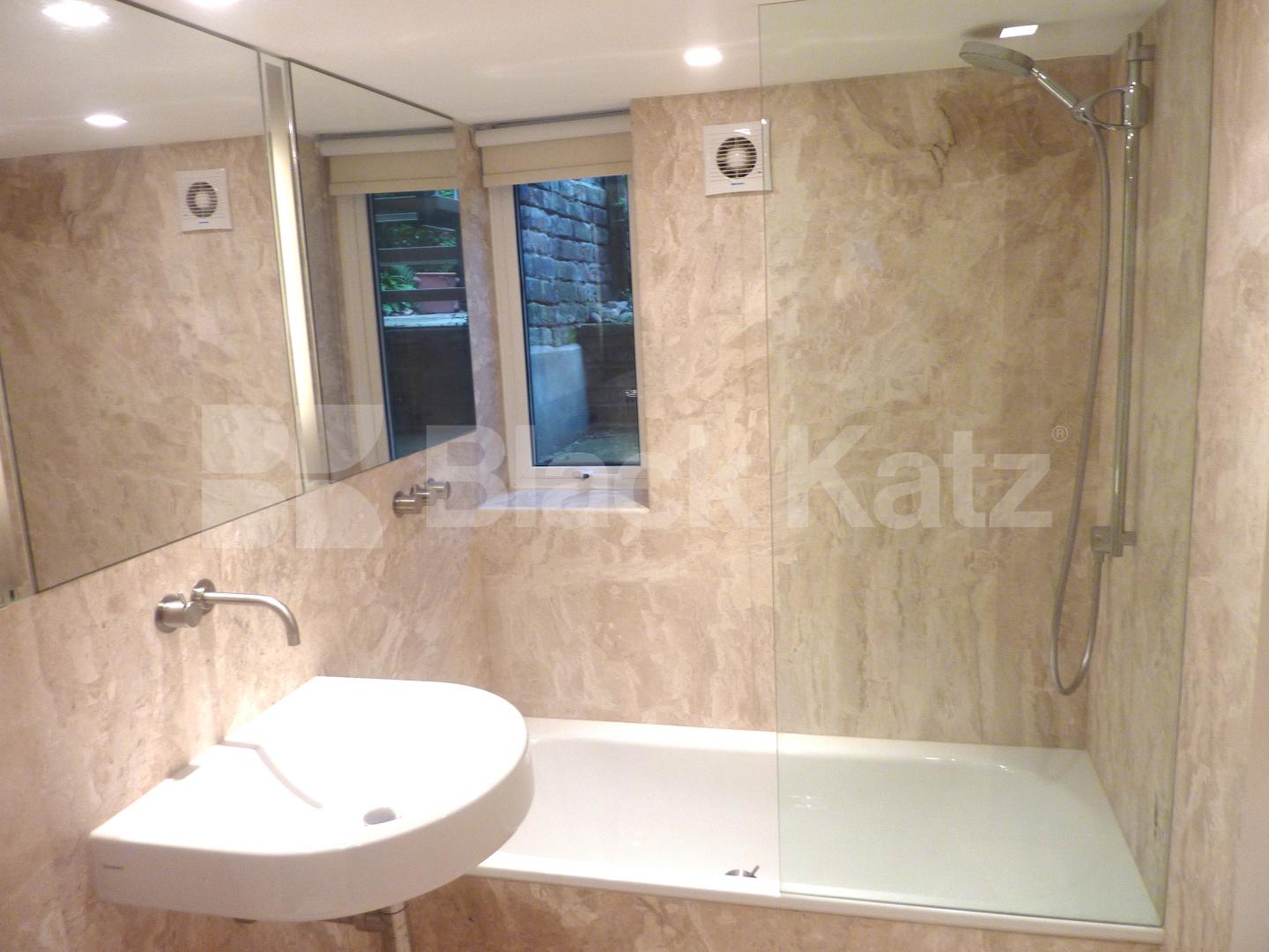 			 LET WITHIN 48HRS!, 1 Bedroom, 1 bath, 1 reception Flat			 Albert Street, CAMDEN / REGENTS PARK